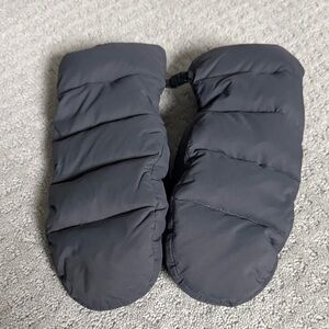 TNA Black Mittens